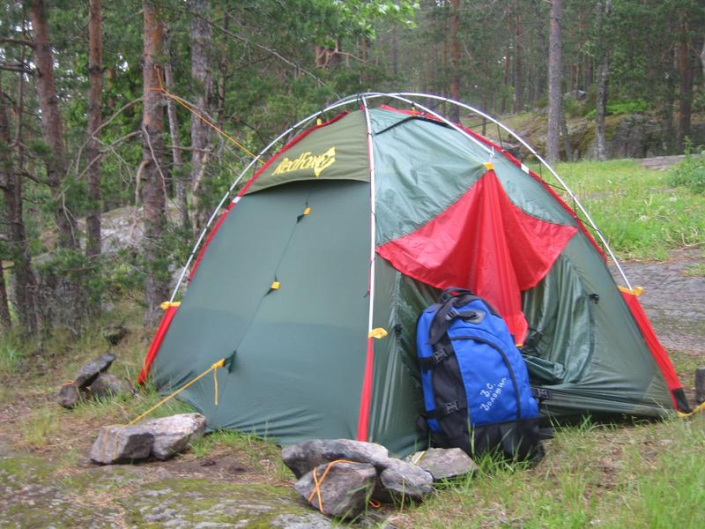 Палатка Solo: испытание лесом, ураганным ветром и дождём.