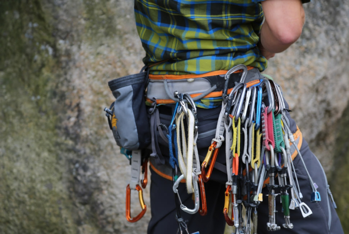 альпинизм, веревка для альпинизма, карабин, рюкзак, сумка, шлем