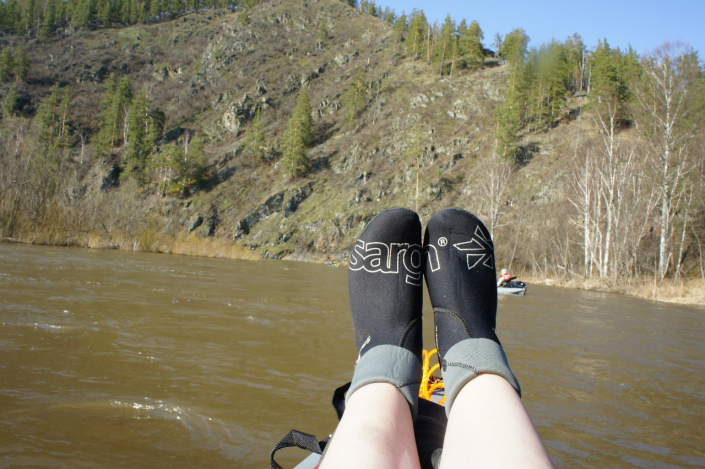 Неопрен, неопреновые носки, сплав по реке Инзер, снаряжение на сплав